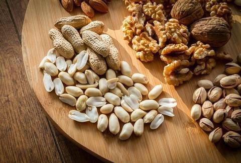 Can nuts reduce the formation of vascular plaque?